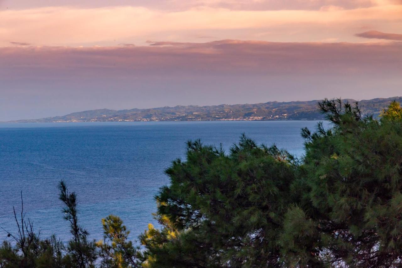 Evripidis Hotel Afytos Bagian luar foto